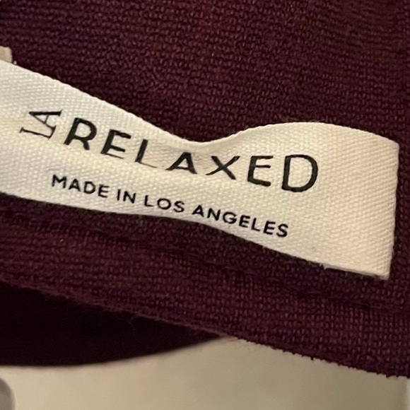 LA Relaxed • NWT Elegant Burgundy Scarf - Picture 4 of 4